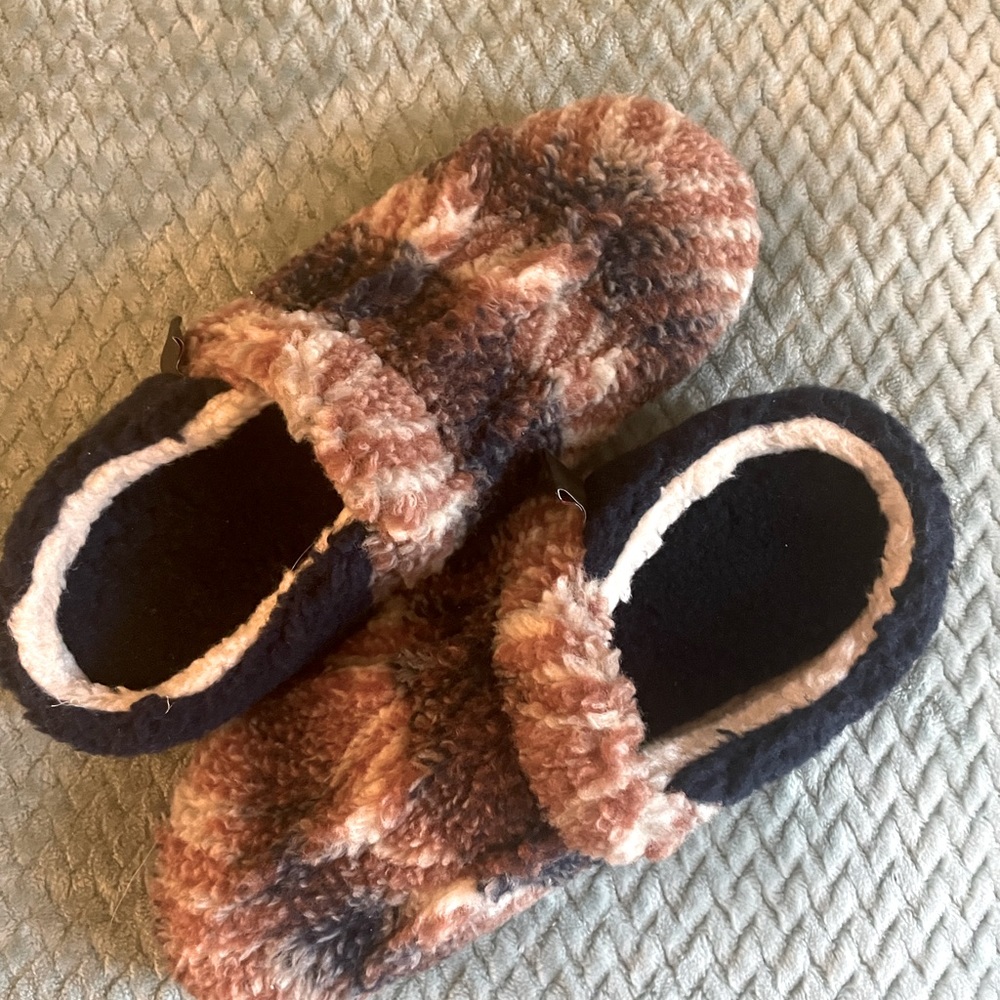 LLBean cozy fuzzy slippers Size 8
